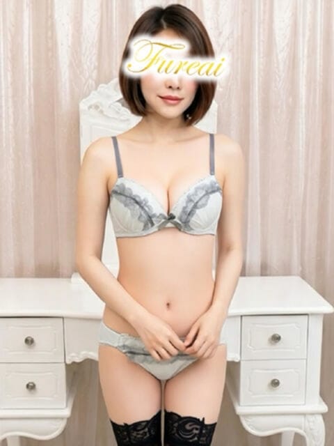 もえな 君とふれ愛 (六本木発)