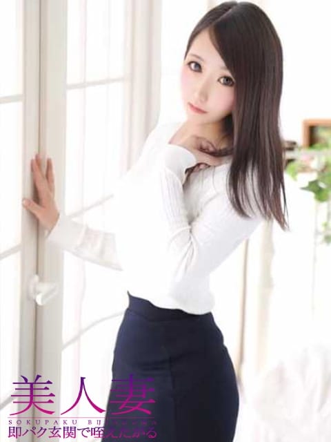 とうこ 即パク！玄関で咥えたがる美人妻 (豊橋発)