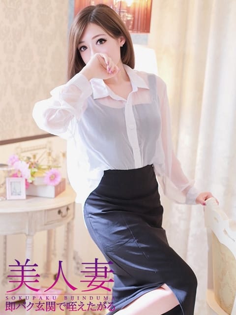 ひびき【キレカワ嬢王】 即パク！玄関で咥えたがる美人妻 (豊橋発)