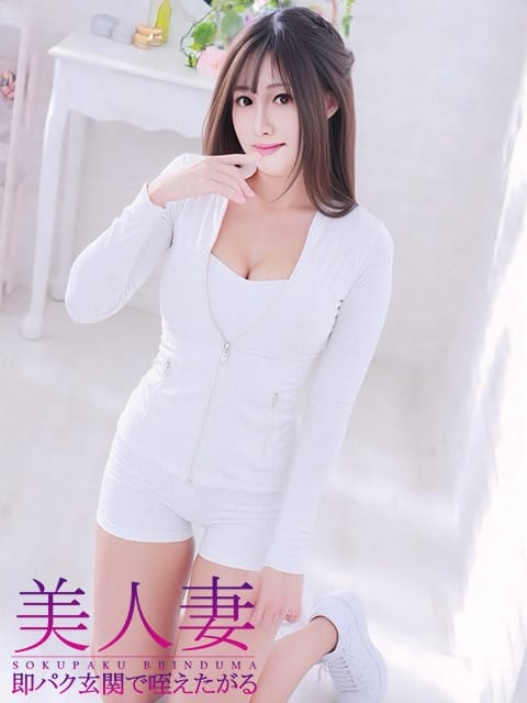 このか【最高峰ドM妻】 即パク！玄関で咥えたがる美人妻 (豊橋発)