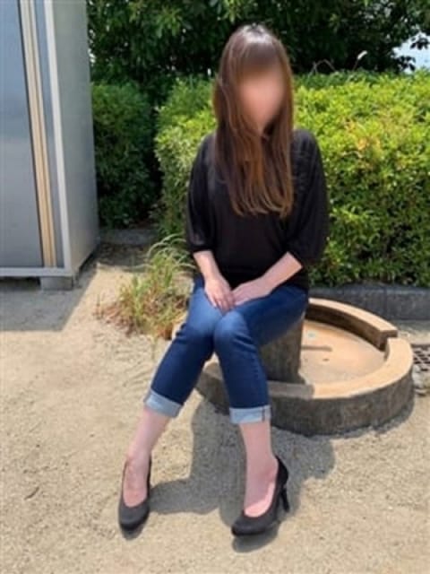 泉(いずみ)積極的なリップ、恋人気分の受身・・ 秘密の逢瀬&hellip; 〇〇妻(西条・東予・今治) (新居浜発)