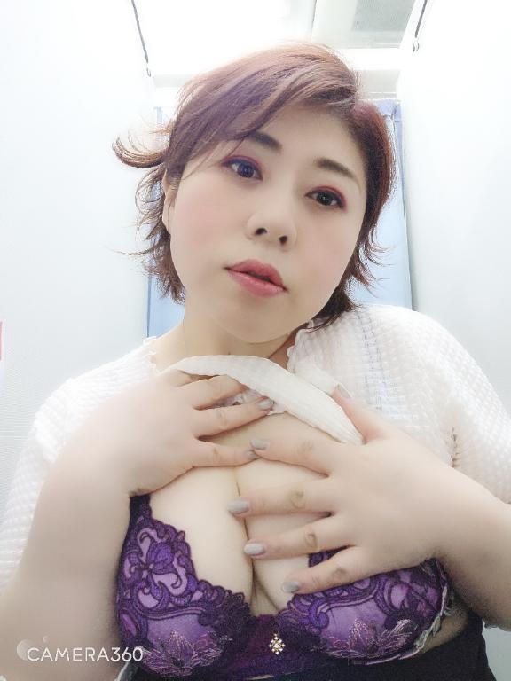 道端でニギニギ<img class="emojione" alt="🍌" title=":banana:" src="https://fuzoku.jp/assets/img/emojione/1f34c.png"/>🫣<img class="emojione" alt="❤️" title=":heart:" src="https://fuzoku.jp/assets/img/emojione/2764.png"/>
