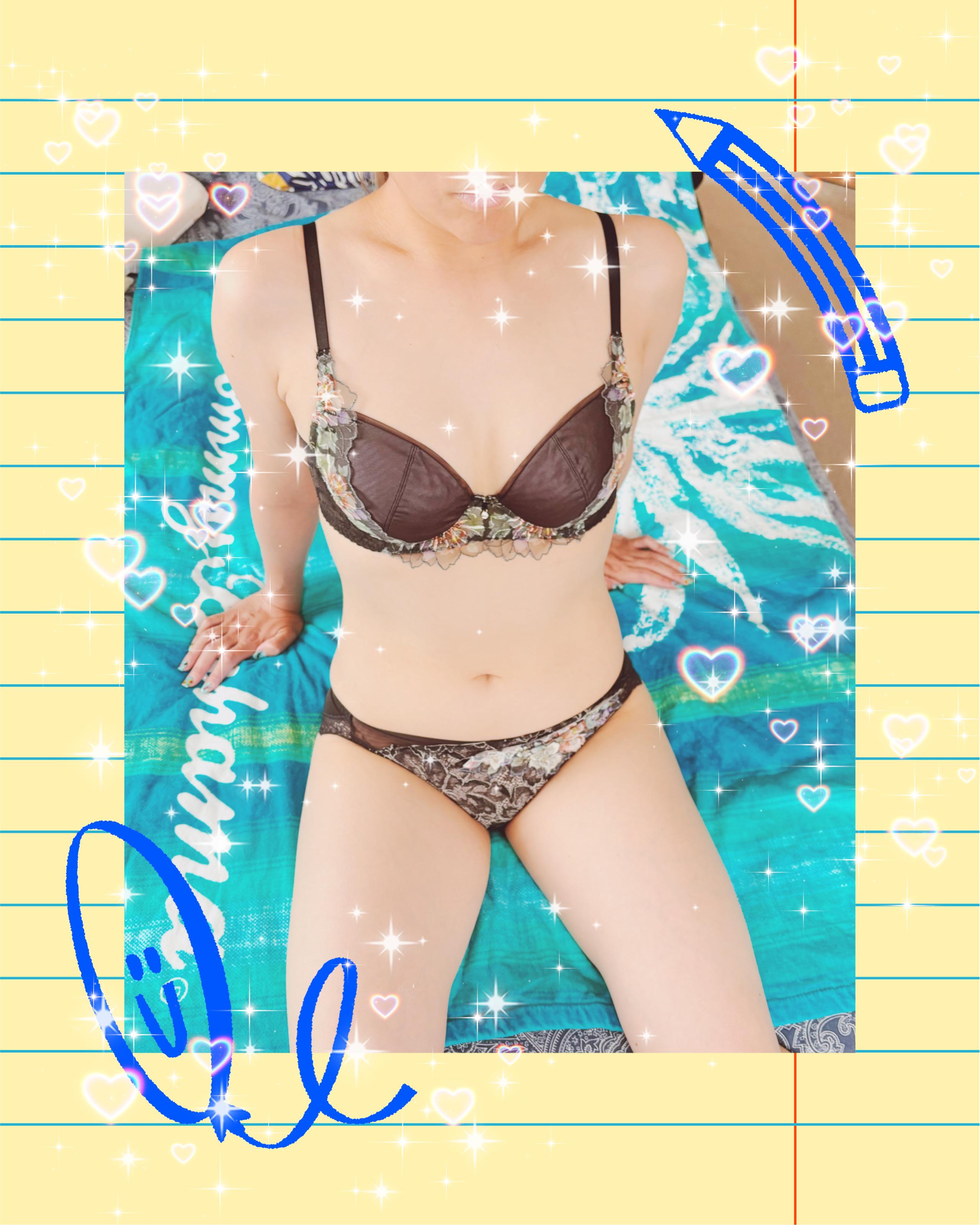 蜂蜜の日<img class="emojione" alt="🍯" title=":honey_pot:" src="https://fuzoku.jp/assets/img/emojione/1f36f.png"/>