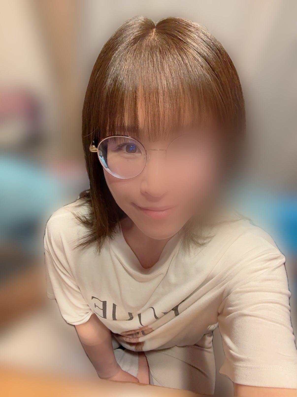 <img class="emojione" alt="👓" title=":eyeglasses:" src="https://fuzoku.jp/assets/img/emojione/1f453.png"/><img class="emojione" alt="💕" title=":two_hearts:" src="https://fuzoku.jp/assets/img/emojione/1f495.png"/>