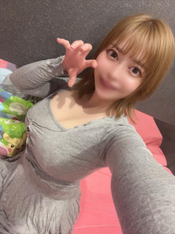 本日17:45-23<img class="emojione" alt="🈳" title=":u7a7a:" src="https://fuzoku.jp/assets/img/emojione/1f233.png"/> 華の金曜日はかなたと祝杯<img class="emojione" alt="🍻" title=":beers:" src="https://fuzoku.jp/assets/img/emojione/1f37b.png"/>