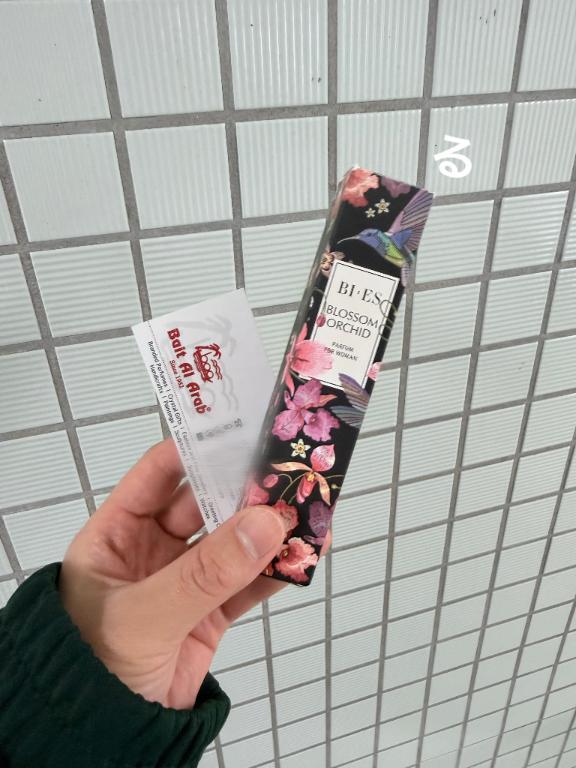 歩く無料案内所 はこちらです