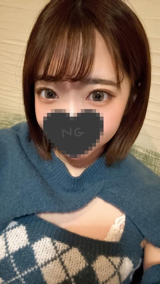 一緒にバイオハザード見てるよー！