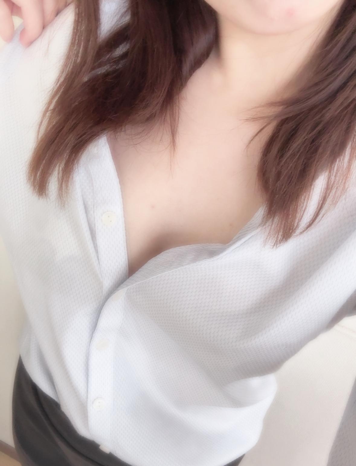 <img class="emojione" alt="🍃" title=":leaves:" src="https://fuzoku.jp/assets/img/emojione/1f343.png"/>こんにちわ！
