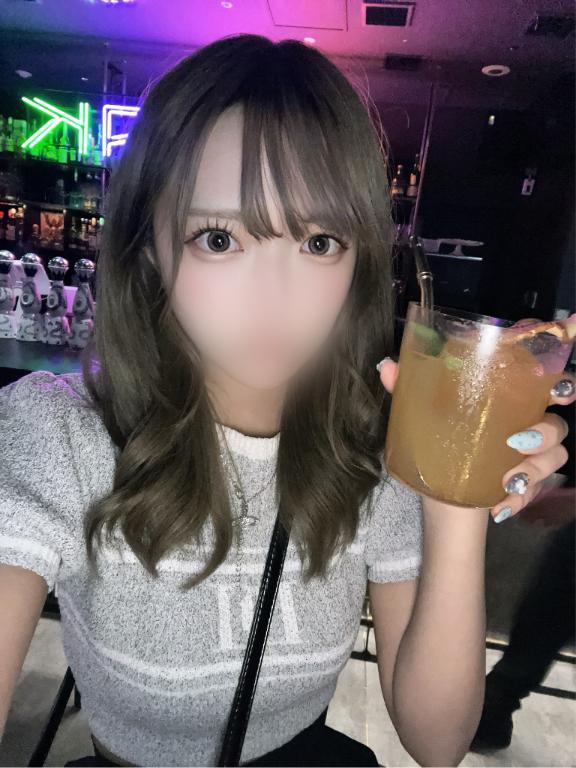 <img class="emojione" alt="🍸" title=":cocktail:" src="https://fuzoku.jp/assets/img/emojione/1f378.png"/>