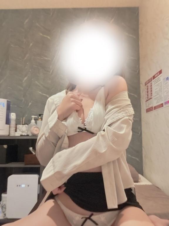 <img class="emojione" alt="☃️" title=":snowman2:" src="https://fuzoku.jp/assets/img/emojione/2603.png"/>