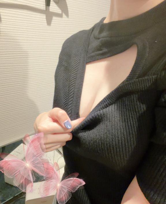 <img class="emojione" alt="👕" title=":shirt:" src="https://fuzoku.jp/assets/img/emojione/1f455.png"/><img class="emojione" alt="👚" title=":womans_clothes:" src="https://fuzoku.jp/assets/img/emojione/1f45a.png"/>