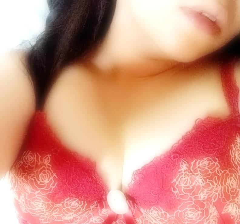 密着して