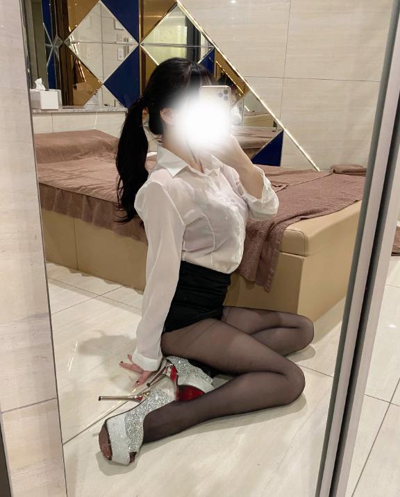<img class="emojione" alt="🐈" title=":cat2:" src="https://fuzoku.jp/assets/img/emojione/1f408.png"/>&zwj;<img class="emojione" alt="⬛" title=":black_large_square:" src="https://fuzoku.jp/assets/img/emojione/2b1b.png"/><img class="emojione" alt="🎀" title=":ribbon:" src="https://fuzoku.jp/assets/img/emojione/1f380.png"/>