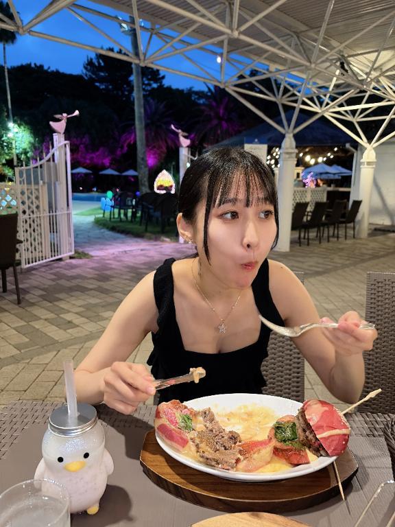 【⑩】ナイトプール行ってきた<img class="emojione" alt="👙" title=":bikini:" src="https://fuzoku.jp/assets/img/emojione/1f459.png"/><img class="emojione" alt="🌙" title=":crescent_moon:" src="https://fuzoku.jp/assets/img/emojione/1f319.png"/>