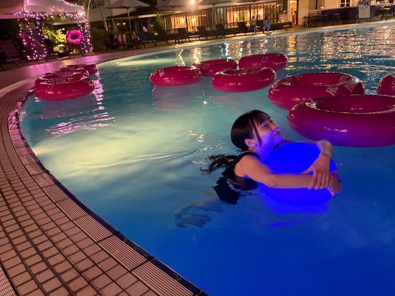 【⑫】ナイトプール行ってきた<img class="emojione" alt="👙" title=":bikini:" src="https://fuzoku.jp/assets/img/emojione/1f459.png"/><img class="emojione" alt="🌙" title=":crescent_moon:" src="https://fuzoku.jp/assets/img/emojione/1f319.png"/>