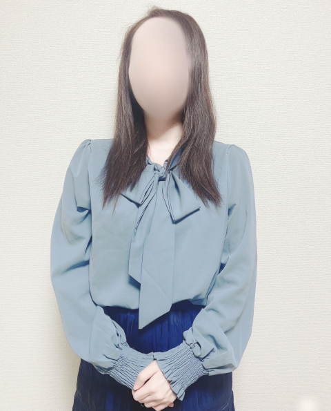 新人しほ