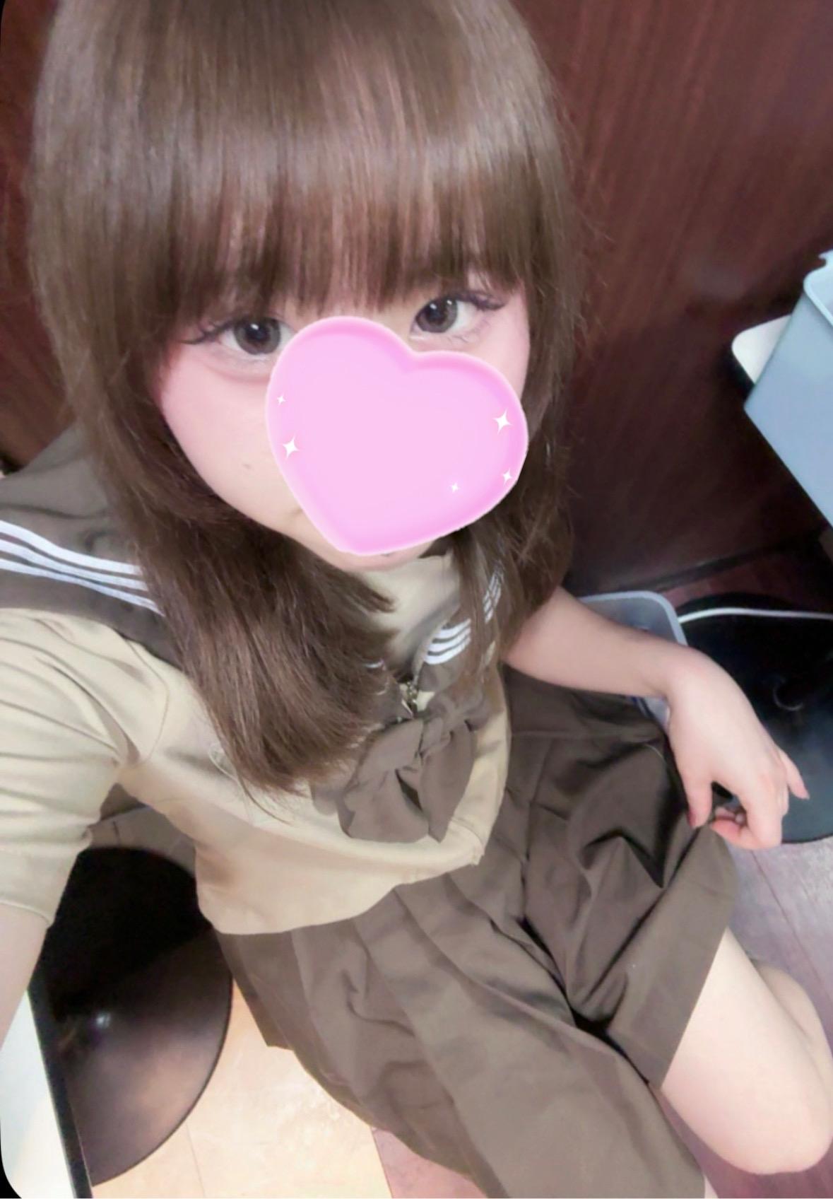 茶色の制服はじめて着た〜🩷