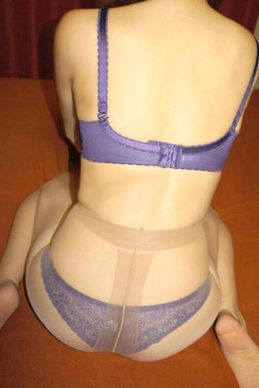 手を伸ばす