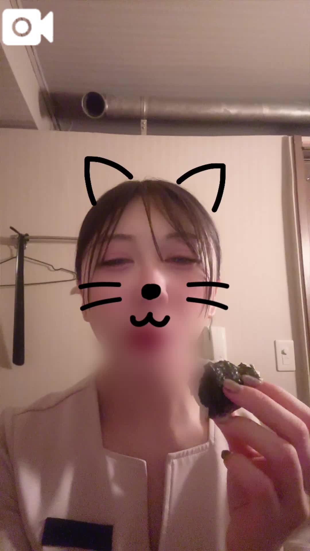 おにぎりはどっち派？<img class="emojione" alt="🍙" title=":rice_ball:" src="https://fuzoku.jp/assets/img/emojione/1f359.png"/><img class="emojione" alt="💕" title=":two_hearts:" src="https://fuzoku.jp/assets/img/emojione/1f495.png"/>