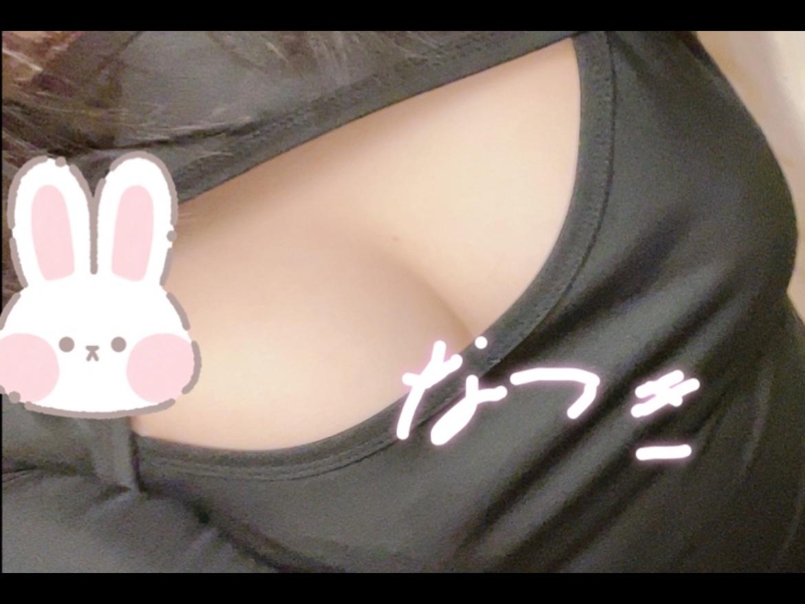 　な