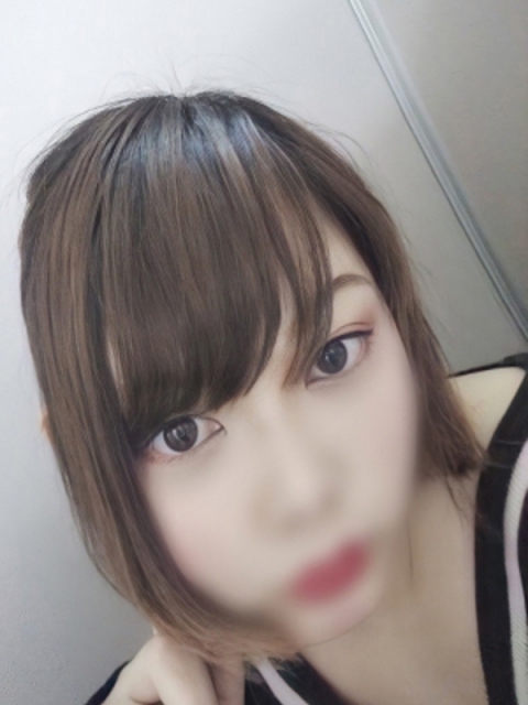 新人まりな