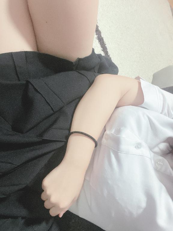 <img class="emojione" alt="👗" title=":dress:" src="https://fuzoku.jp/assets/img/emojione/1f457.png"/>
