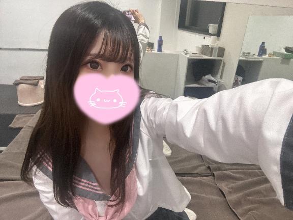 小さいお顔<img class="emojione" alt="💞" title=":revolving_hearts:" src="https://fuzoku.jp/assets/img/emojione/1f49e.png"/>