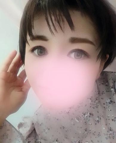 本日出勤時間についてお知らせです<img class="emojione" alt="☺️" title=":relaxed:" src="https://fuzoku.jp/assets/img/emojione/263a.png"/><img class="emojione" alt="🌸" title=":cherry_blossom:" src="https://fuzoku.jp/assets/img/emojione/1f338.png"/>かなり遅れての出勤になります<img class="emojione" alt="🙇" title=":person_bowing:" src="https://fuzoku.jp/assets/img/emojione/1f647.png"/>&zwj;<img class="emojione" alt="♀️" title=":female_sign:" src="https://fuzoku.jp/assets/img/emojione/2640.png"/>