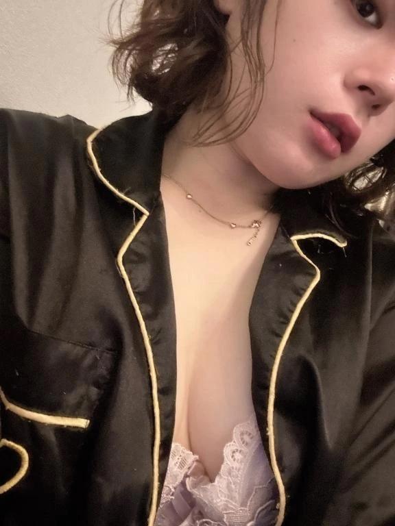 初投稿<img class="emojione" alt="📝" title=":pencil:" src="https://fuzoku.jp/assets/img/emojione/1f4dd.png"/>