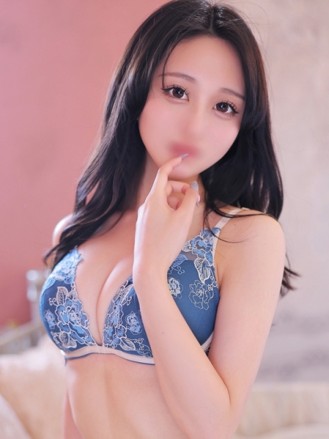 りつ【清楚で美乳の彼女】