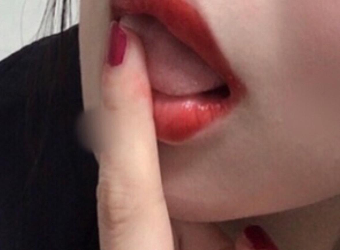 顔を舐め上げられながら