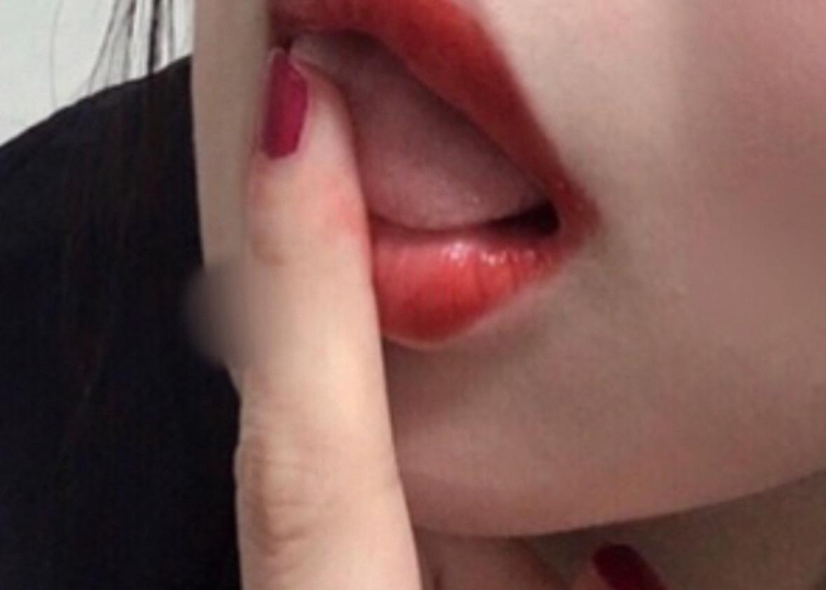 唾液まみれの顔に吐息をかけられながら