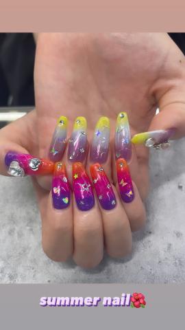 Summernail<img class="emojione" alt="🐬" title=":dolphin:" src="https://fuzoku.jp/assets/img/emojione/1f42c.png"/><img class="emojione" alt="🌺" title=":hibiscus:" src="https://fuzoku.jp/assets/img/emojione/1f33a.png"/>