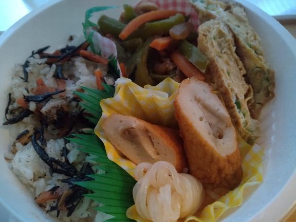 晩ごはんタイム<img class="emojione" alt="🍱" title=":bento:" src="https://fuzoku.jp/assets/img/emojione/1f371.png"/><img class="emojione" alt="🥢" title=":chopsticks:" src="https://fuzoku.jp/assets/img/emojione/1f962.png"/>