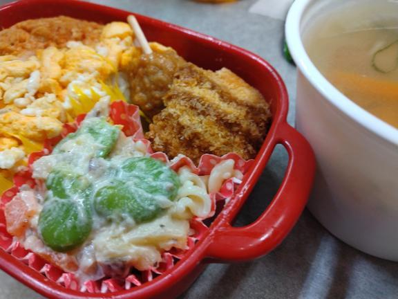 晩ごはんタイム<img class="emojione" alt="🍱" title=":bento:" src="https://fuzoku.jp/assets/img/emojione/1f371.png"/>