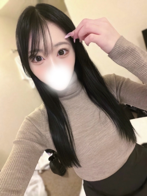 新人せりな