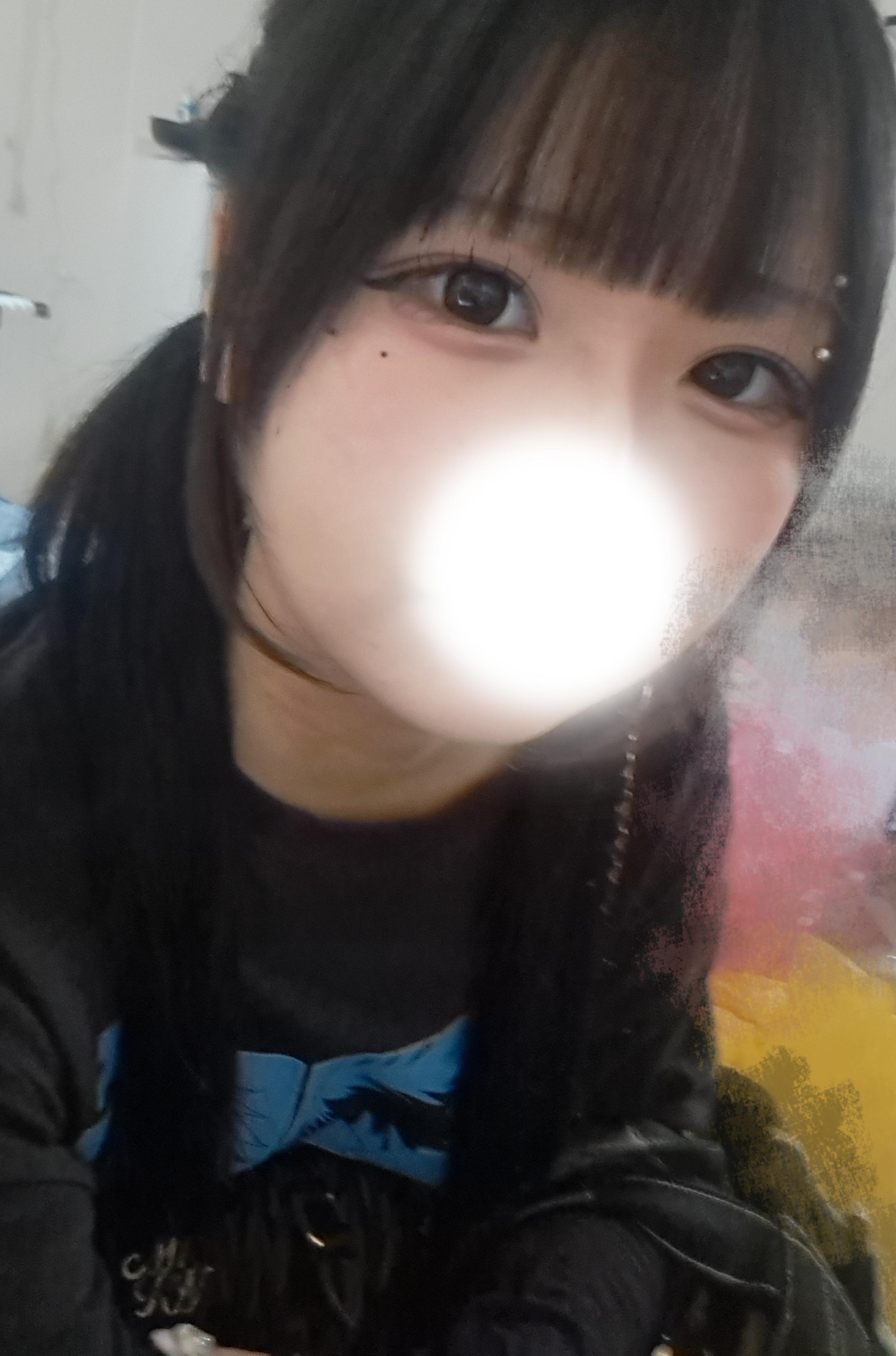 明日12:00-20:00出勤っ〜！