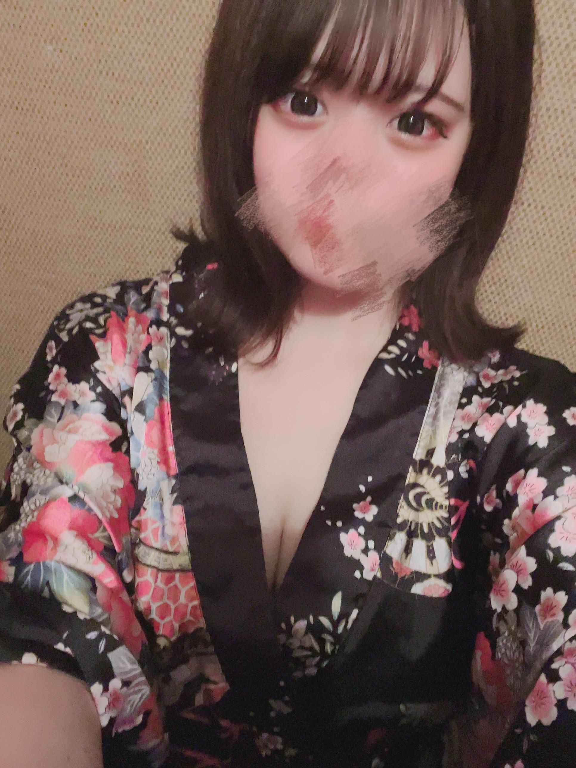 <img class="emojione" alt="👘" title=":kimono:" src="https://fuzoku.jp/assets/img/emojione/1f458.png"/> ̖́-‬