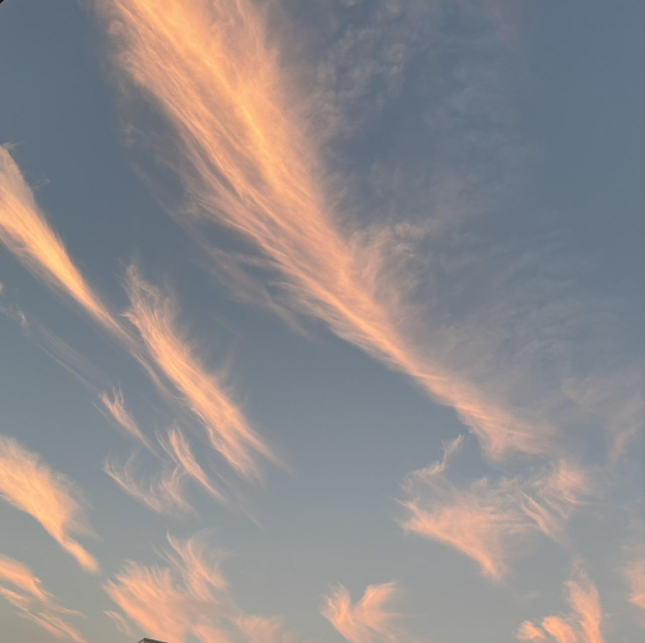 夕焼け雲<img class="emojione" alt="☁️" title=":cloud:" src="https://fuzoku.jp/assets/img/emojione/2601.png"/>