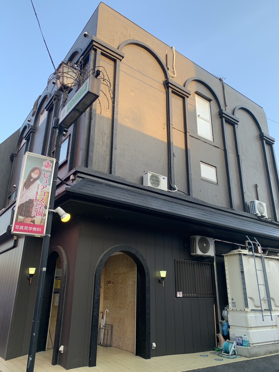 ピュアコス学園の店内・待機室画像1