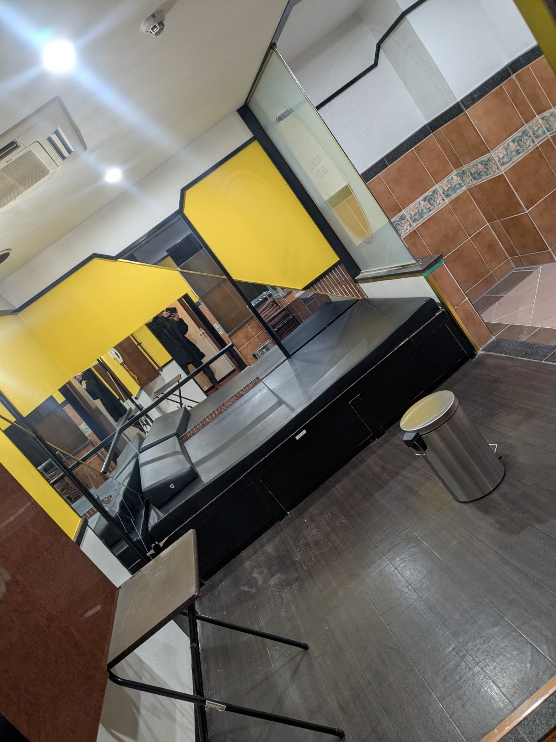 ESSENCEの店内・待機室画像4