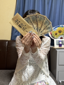 【女性からの質問】容姿に自信が無い場合、顔出しアリとナシどちらが稼げます？のアイキャッチ画像