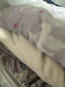 毛布に包まりながらのアイキャッチ画像