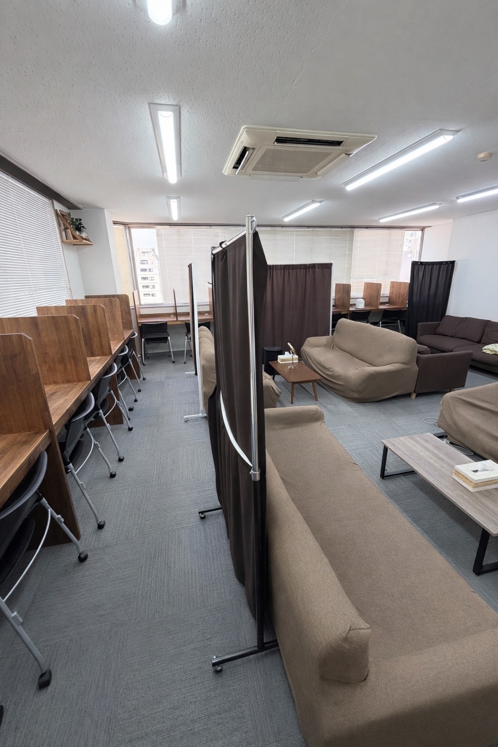 未熟な人妻の店内・待機室画像2