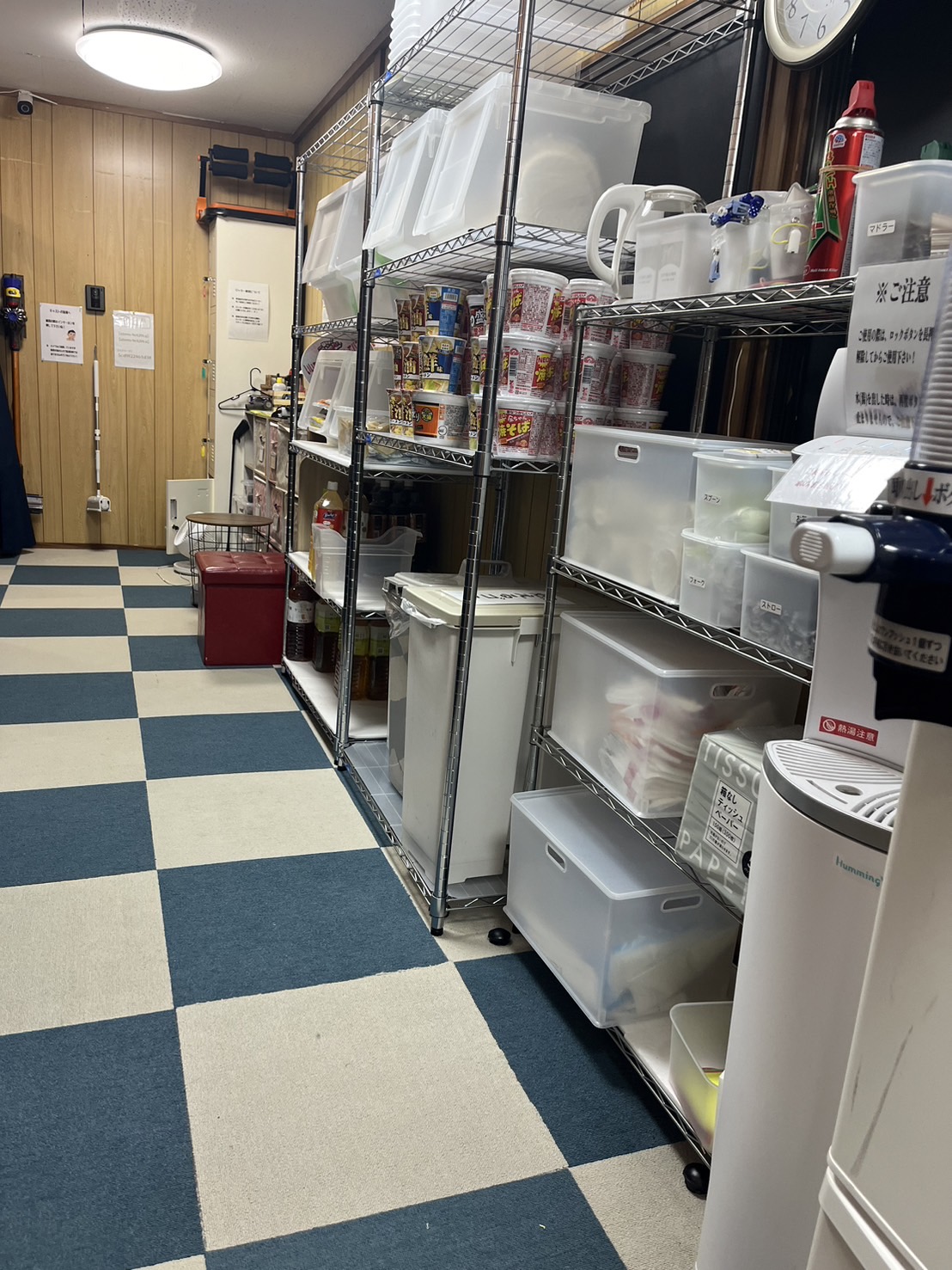 未熟な若奥の店内・待機室画像1