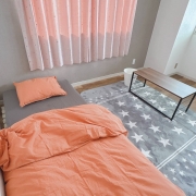 ピンクのカーテンの寮・宿泊施設画像2