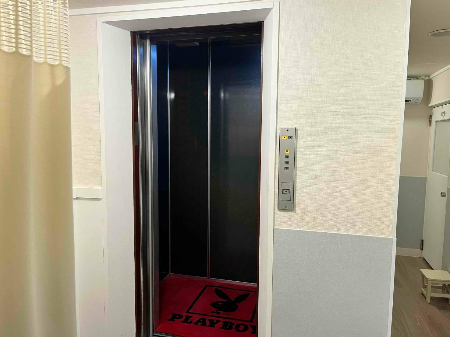 プレイボーイの店内・待機室画像3