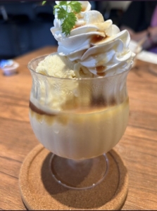 外食のしめは自家製プリンで決まり🍮のアイキャッチ画像