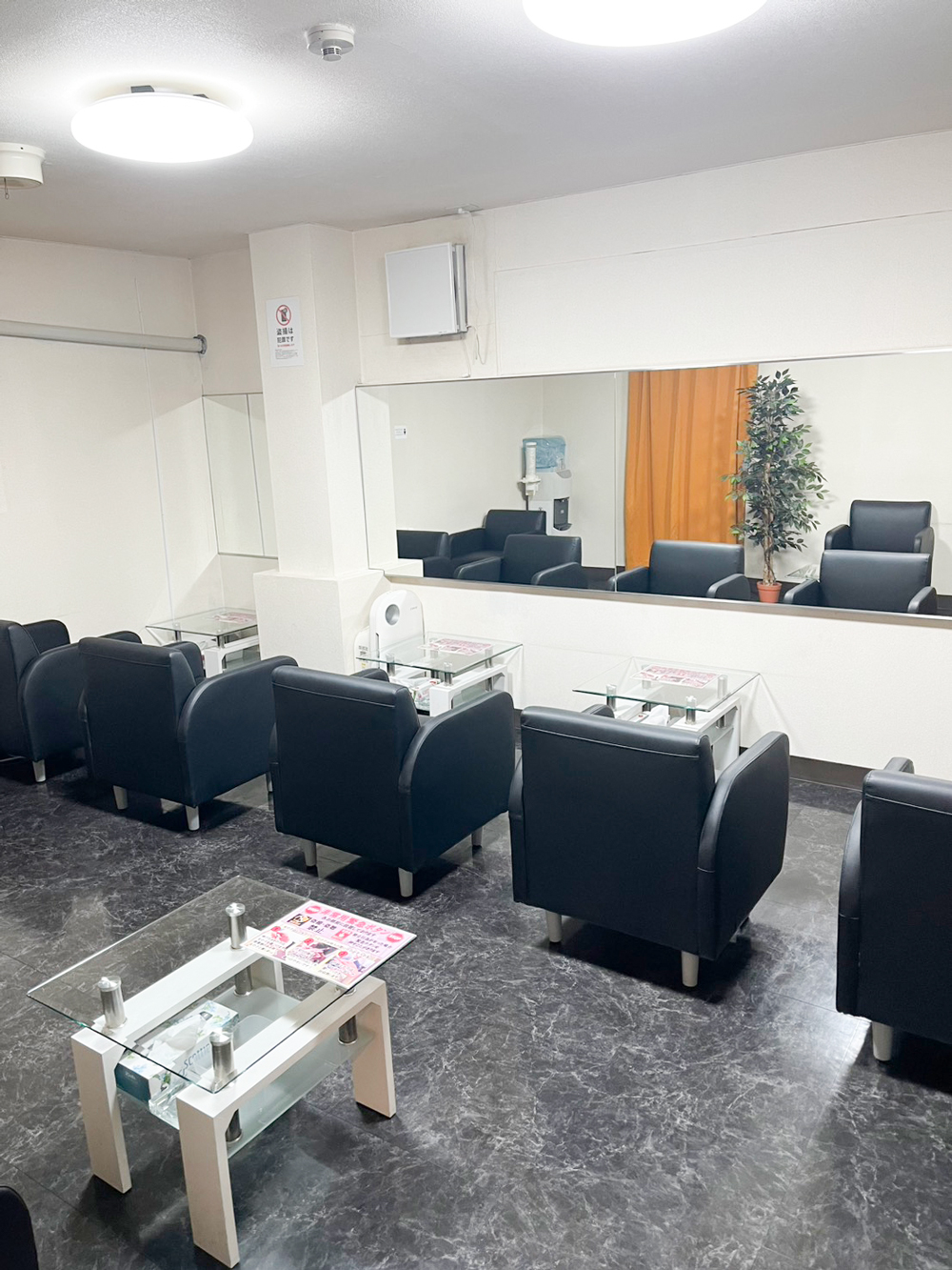 ファンタジーの店内・待機室画像3