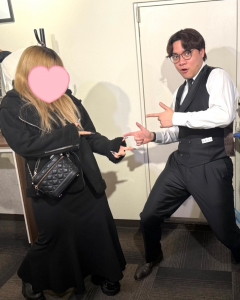 四か国語を操る&ldquo;歩くGoogle翻訳&rdquo; マネージャー秋田のアイキャッチ画像